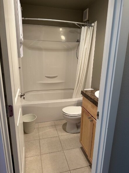 Building Photo - 1116 S 27th St