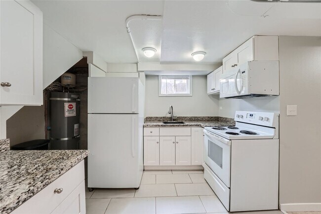 Building Photo - Charming and newly remodeled 4 bed x 2 bat...