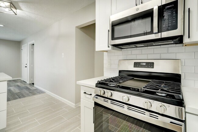 Building Photo - 4411 Oak Shadows Dr