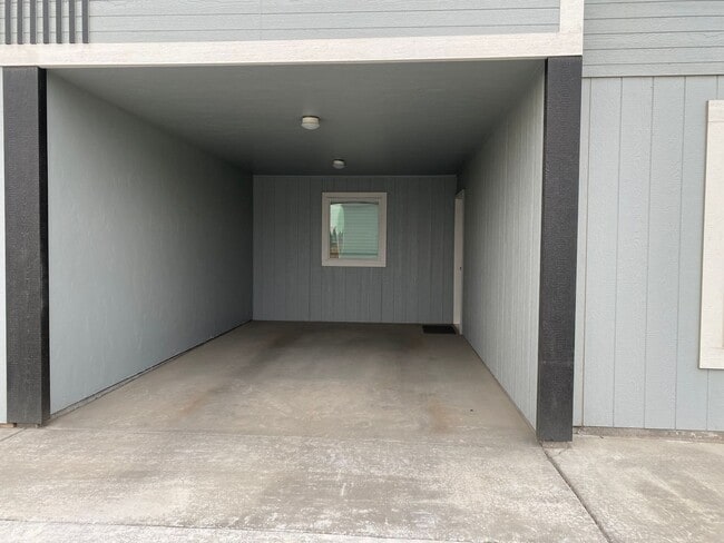Building Photo - Modern 3 Bedroom, 2 Bathroom Townhouse for...