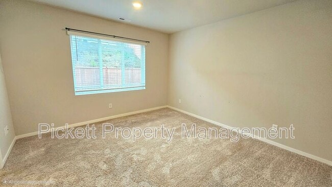 Building Photo - 6540 Yorktown Pl NE