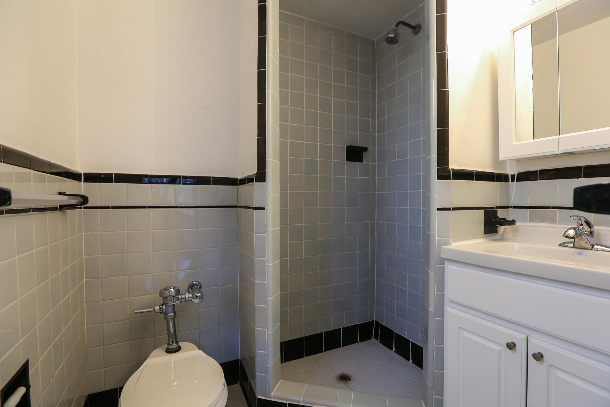 Building Photo - 150 E Hartsdale Ave