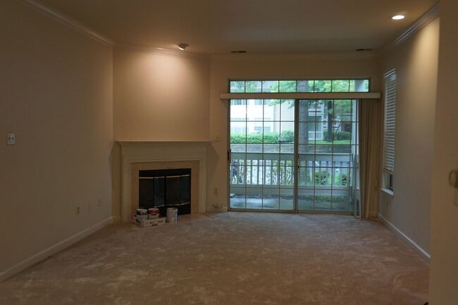 Building Photo - 2-Bedrooms Condo in Bentley Place