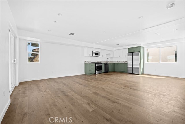 Building Photo - 6830 Hazeltine Ave