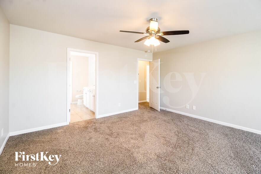 Building Photo - 6720 Winners Dr