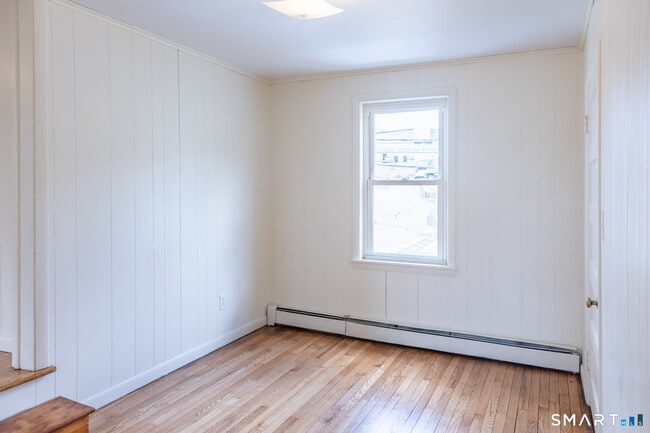 Building Photo - 84 Front St