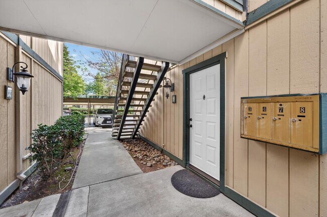 Building Photo - 251 Del Verde Cir