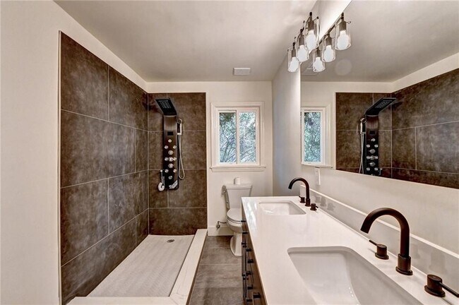 Building Photo - 6085 Glenridge Dr