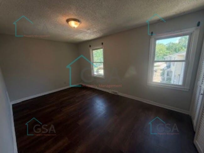Building Photo - 3 Bedroom 1.5 Bath!
