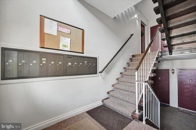 Building Photo - 13 Warren Lodge Ct