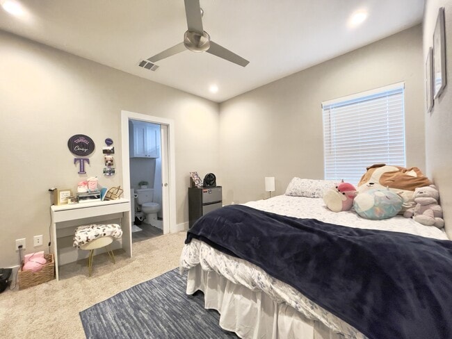 Building Photo - 308 Poplar St