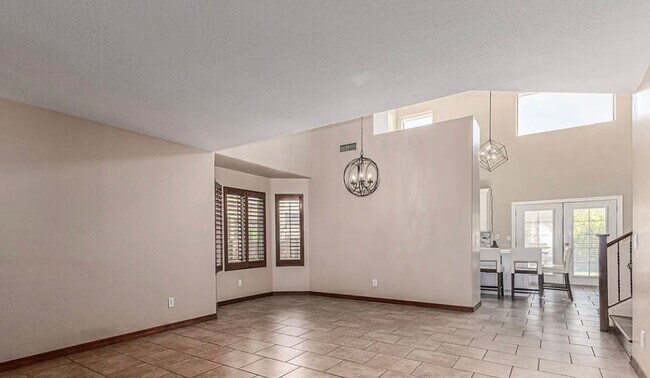 Building Photo - 5 BEDROOM HOME IN GILBERT WITH SOLAR/RV GATE