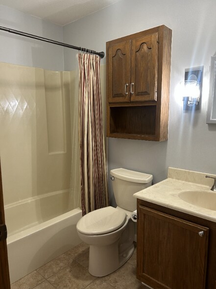 Building Photo - 401 Walnut Ave