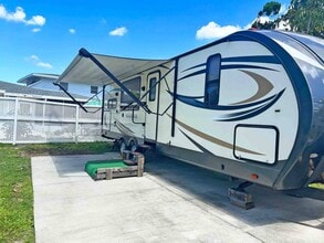 Building Photo - 1120 53rd Ave E