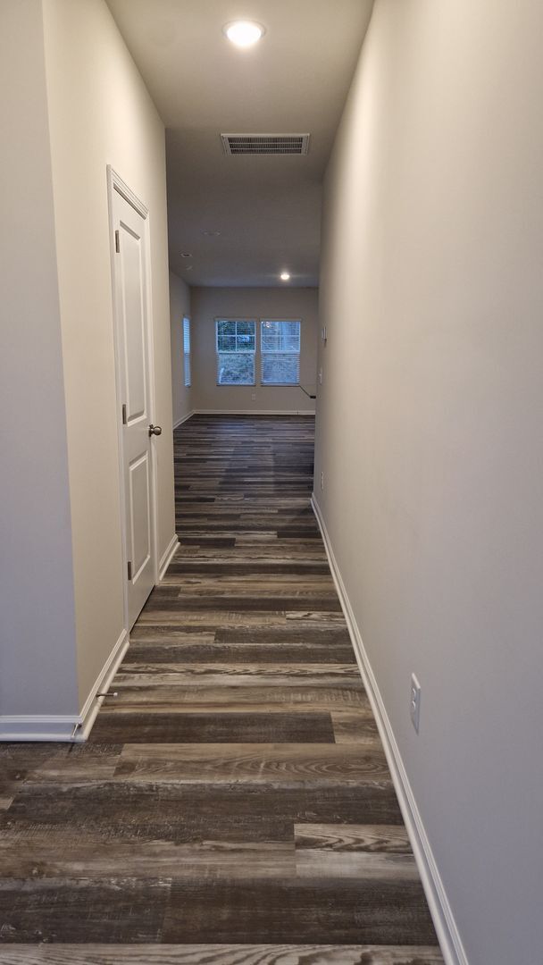 Building Photo - 3BR w/ 1-Car Garage + Central AC in Mooresville