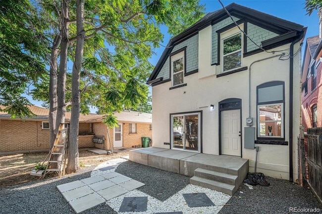 Building Photo - 2328 N Race St