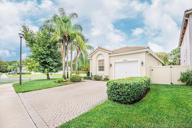 Building Photo - 10704 Oak Bend Way