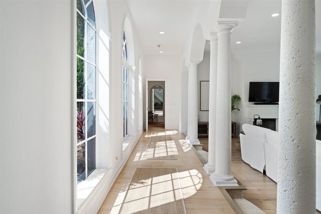 Building Photo - 2377 Golf Brook Dr