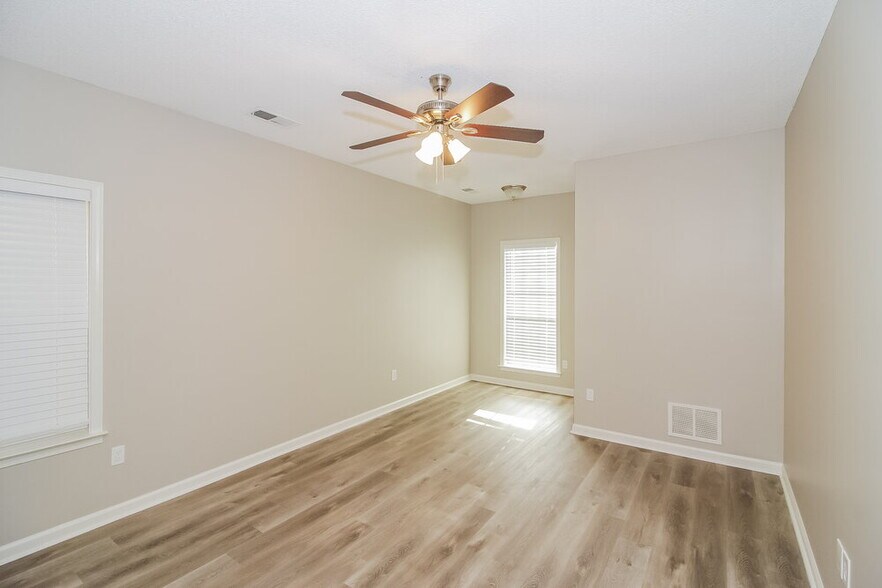 Building Photo - 600 W Ashley Glen Cir