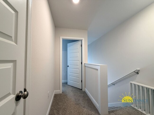 Building Photo - Stunning 3 Bedroom Townhouse in Brittany Oaks!