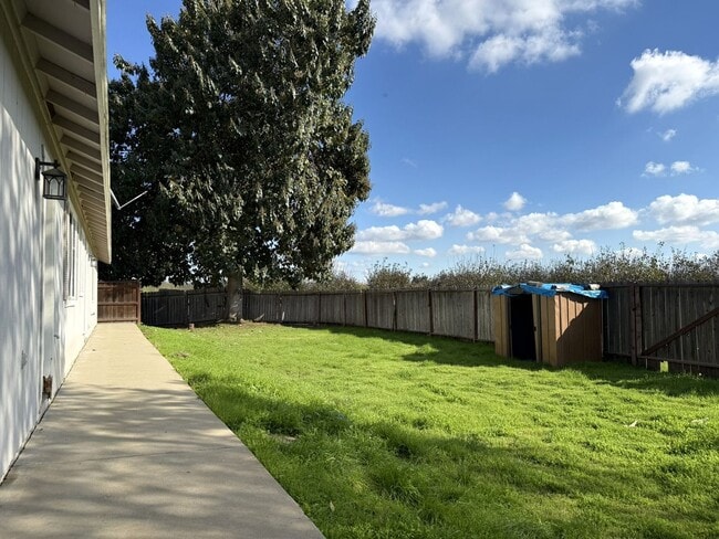 Building Photo - Spacious 2/1 in the country AVAILABLE NOW!!!