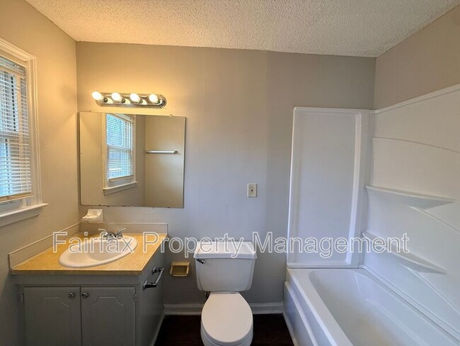 Building Photo - 3221 Dearborn Dr