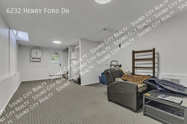 Building Photo - 6232 Henry Ford Dr