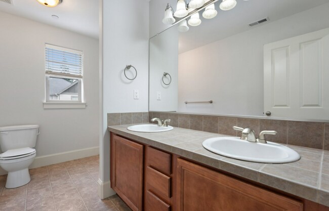 Building Photo - Spacious 5-Bedroom Retreat with Private Gr...