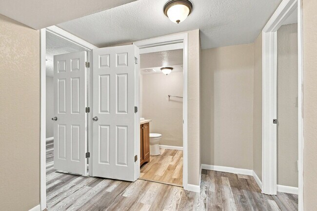 Building Photo - $2,240.95 with $300 Off the first month's rent, 4 Beds, 2 Baths, Triplex Unit in Littleton with W...