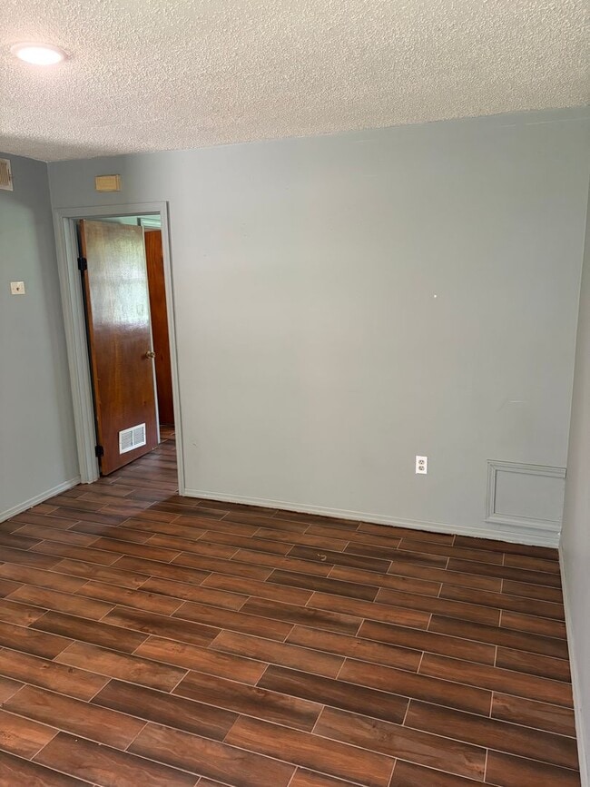 Building Photo - 205 N 37th St
