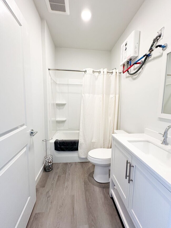 Building Photo - Furnished Residence