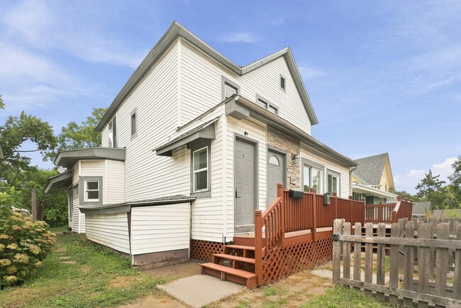 Building Photo - 1097 Suburban Ave E