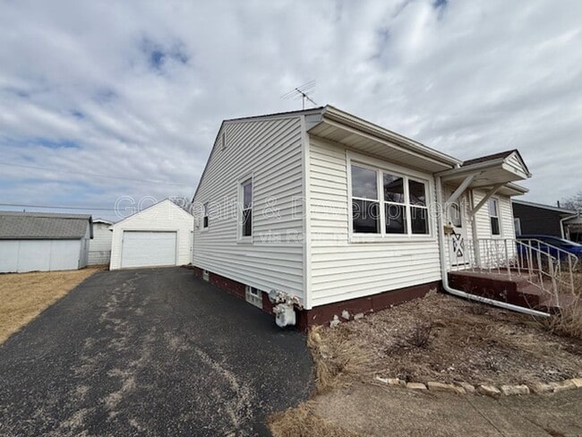 Building Photo - 114 Martin Ave