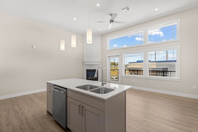 Building Photo - Stonecrest South STE 105 &amp; Unit 205
