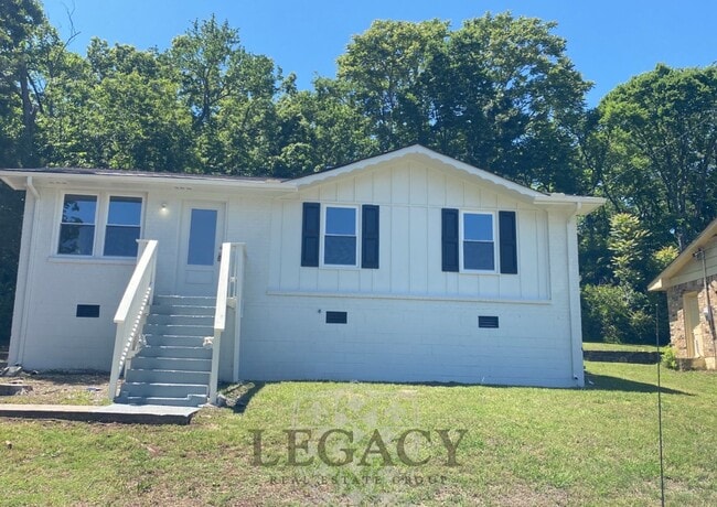 Building Photo - 2316 Woodridge Dr