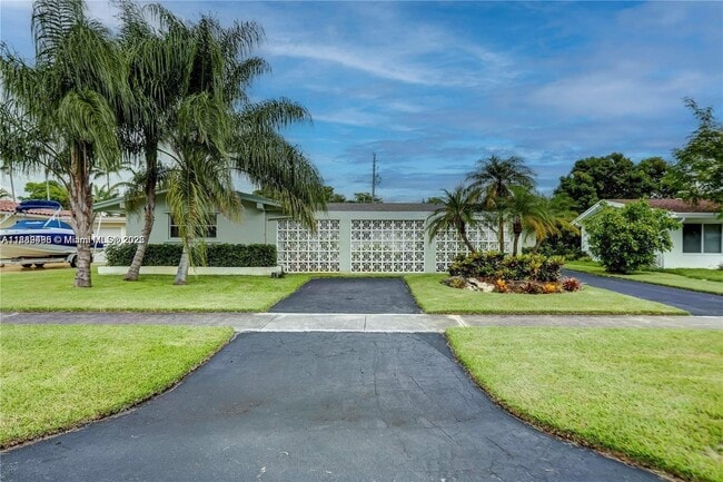 Primary Photo - 308 N Crescent Dr