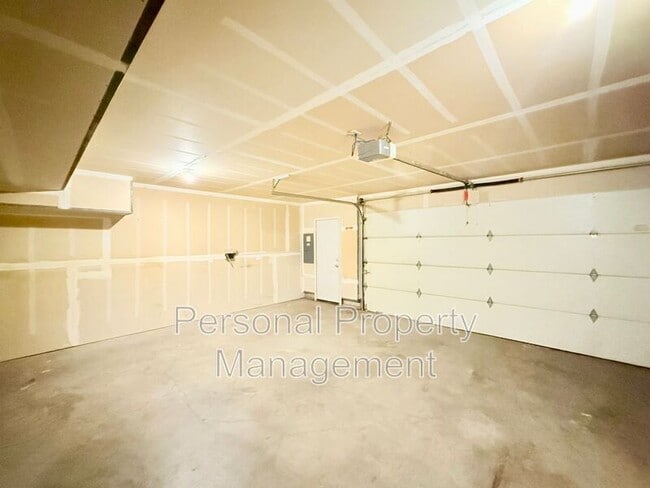 Building Photo - 16524 NE 19th St