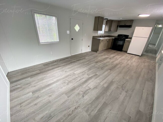 Building Photo - Recently Remodeled 3-Bed Mobile Home in Sulphur