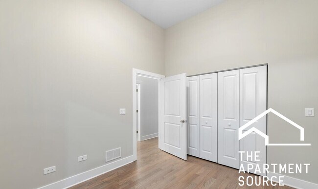 Building Photo - 2421 N Clybourn Ave