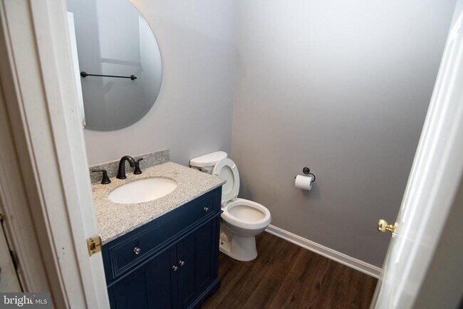 Building Photo - 611 Wind Ridge Dr