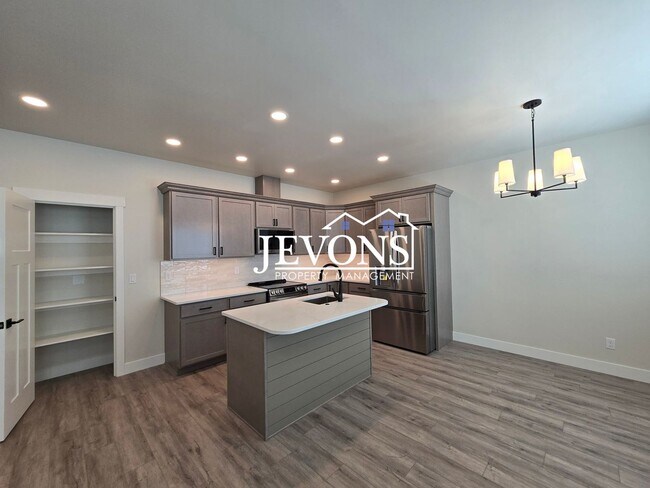 Building Photo - 413 S 97th Ave