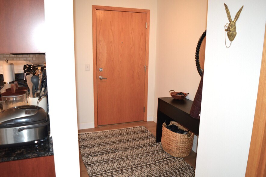 Building Photo - 8201 Mayo Dr