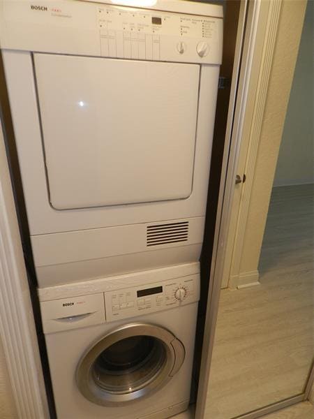 Building Photo - 6307 Bay Club Dr