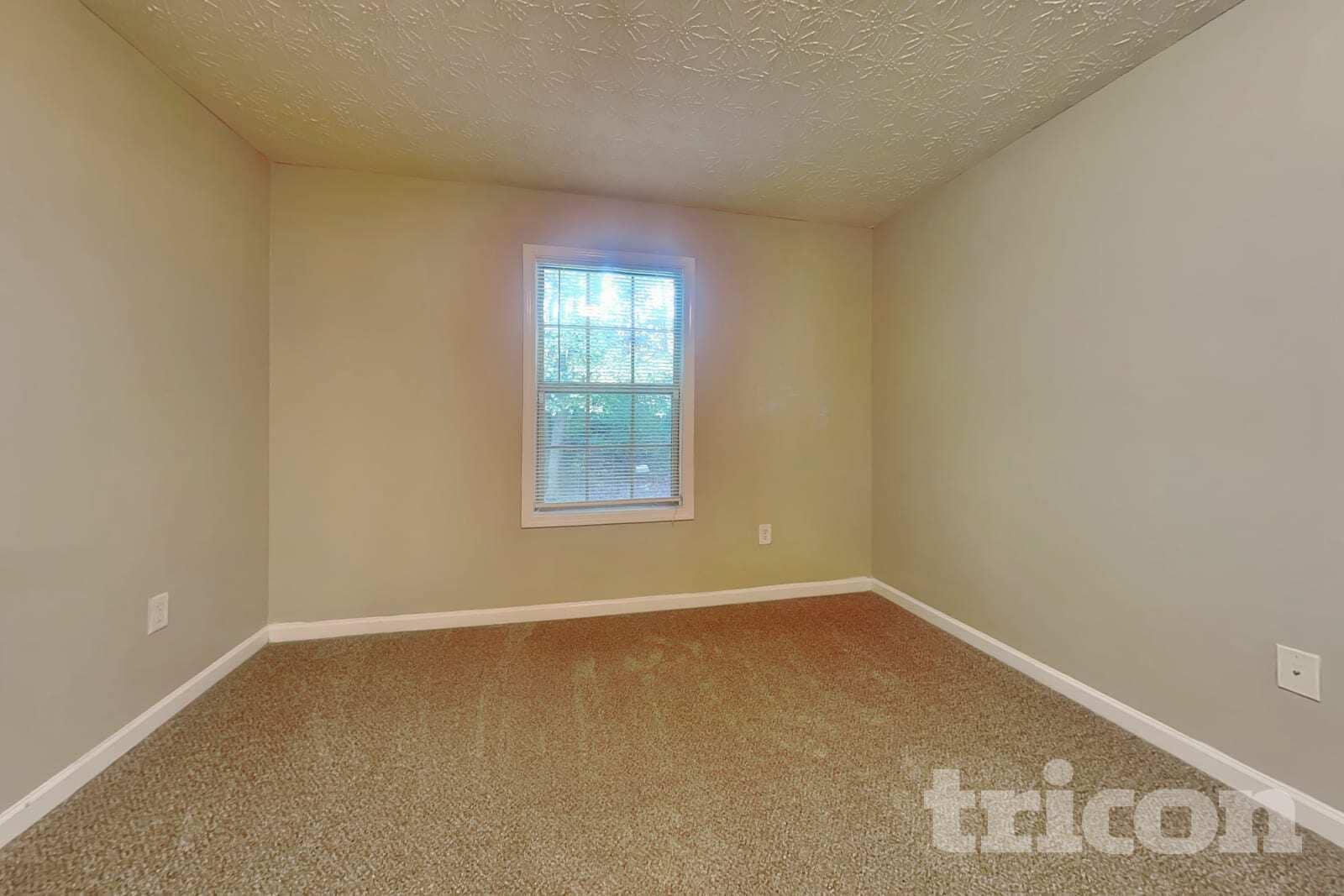 Building Photo - 1024 Weatherwood Pl NE