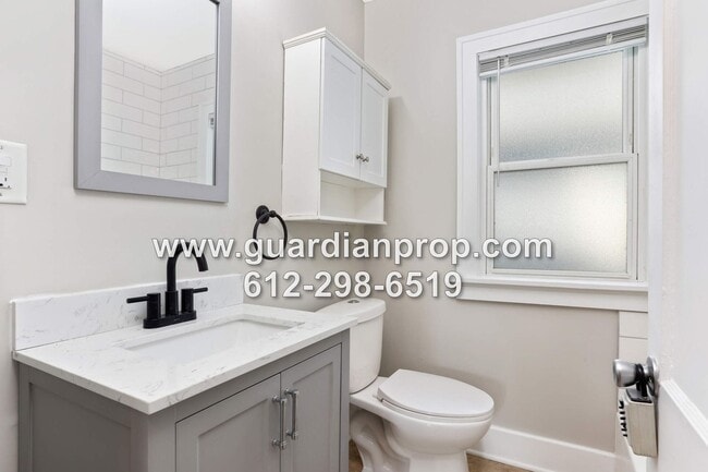 Building Photo - House Available August 1, HW Floors & Buil...