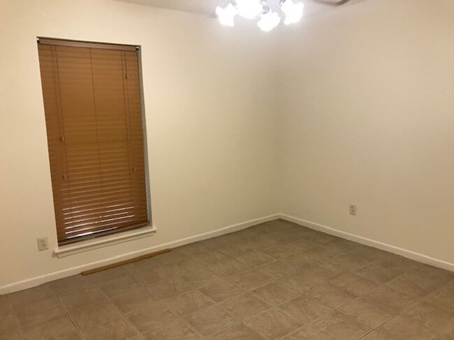 Building Photo - 5249 Meadowick Ln