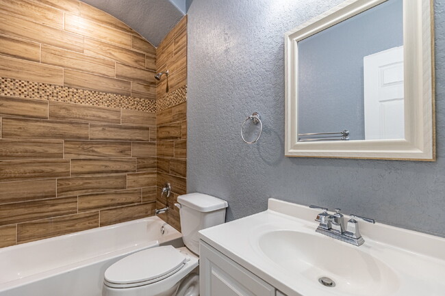 Building Photo - 479 Corliss