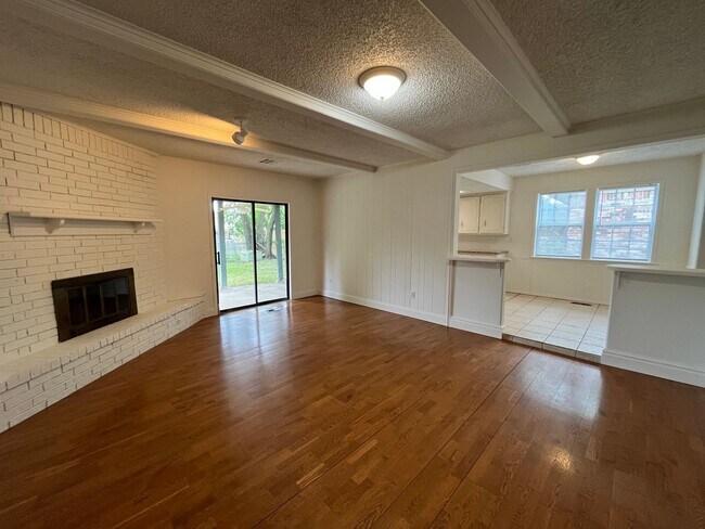 Building Photo - Peaceful 3 bedroom house in Broken Arrow!