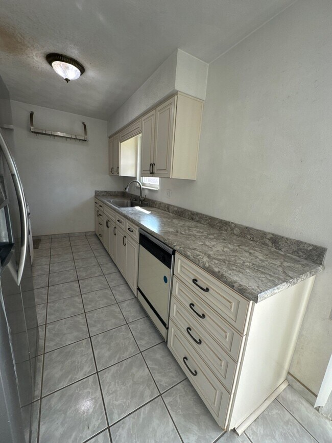 Building Photo - 1704 Twinbrook Dr