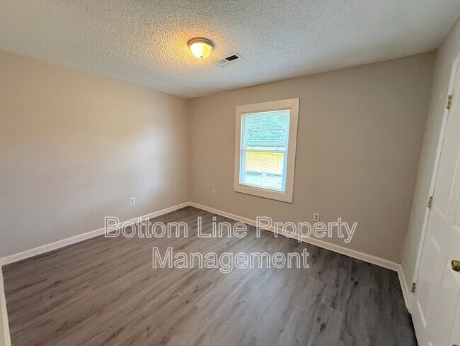 Building Photo - 910 N Morris St